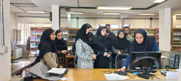 برگزاری تورآشنایی دانشجویان جدیدالورود با کتابخانه