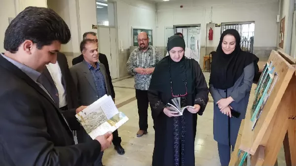 هفته گردشگری در کتابخانه
